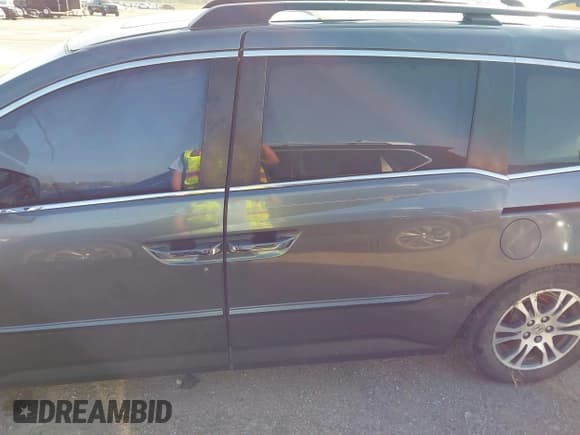 ✅ 2013 Honda Odyssey EX-L • VIN: 5FNRL5H61DB017708 • Lot: 43558622. Wystawiony na IAAI z przebiegiem 186 682 mil. Bezpłatny archiwum sprzedaży aukcyjnych z USA i szczegółowy raport historii pojazdu na DreamBid. Zdjęcie 14.