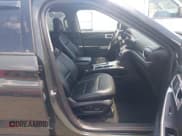 ✅ 2023 Ford Explorer XLT • VIN: 1FMSK7DH7PGC37612 • Lot: 42252633. Wystawiony na IAAI z przebiegiem 27 142 mil. Bezpłatny archiwum sprzedaży aukcyjnych z USA i szczegółowy raport historii pojazdu na DreamBid. Zdjęcie 5.