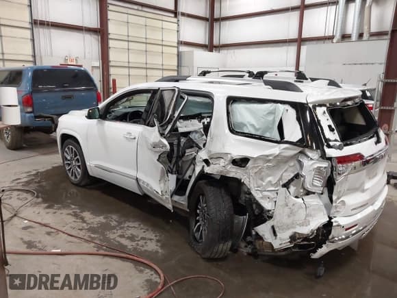 ✅ 2022 GMC Acadia Denali • VIN: 1GKKNXLS0NZ110053 • Lot: 42673794. Wystawiony na IAAI z przebiegiem 81 053 mil. Bezpłatny archiwum sprzedaży aukcyjnych z USA i szczegółowy raport historii pojazdu na DreamBid. Zdjęcie 3.