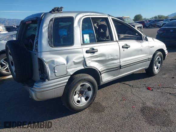 ✅ 2002 Suzuki Vitara JLX • VIN: 2S3TD52VX26104384 • Lot: 43626591. Wystawiony na IAAI z przebiegiem Nie podano. Bezpłatny archiwum sprzedaży aukcyjnych z USA i szczegółowy raport historii pojazdu na DreamBid. Zdjęcie 4.