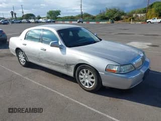✅ 2011 Lincoln Town Car Signature Limited • VIN: 2LNBL8CV2BX759349 • Lot: 43400293. Listed on IAAI with 51,677 mi. Free auction sales archive from the USA and detailed vehicle history report at DreamBid. Image 1.