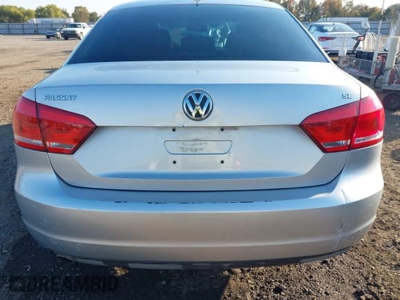 ✅ 2012 Volkswagen Passat SE • VIN: 1VWBP7A34CC019110 • Lot: 43634984. Listed on IAAI with 207,089 mi. Free auction sales archive from the USA and detailed vehicle history report at DreamBid. Image 20.