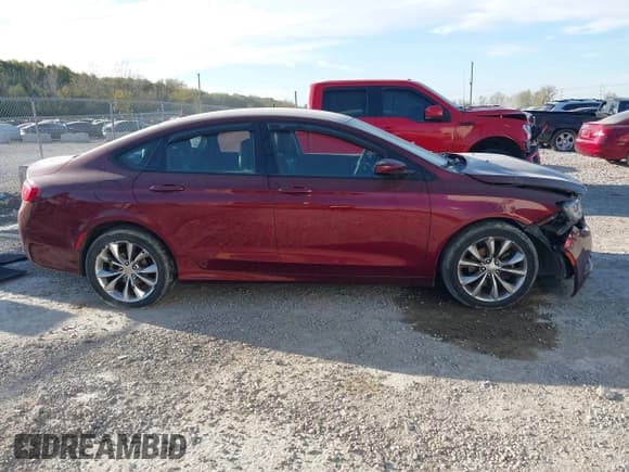 ✅ 2015 Chrysler 200 S • VIN: 1C3CCCBB8FN662560 • Lot: 43537530. Wystawiony na IAAI z przebiegiem 153 181 mil. Bezpłatny archiwum sprzedaży aukcyjnych z USA i szczegółowy raport historii pojazdu na DreamBid. Zdjęcie 13.