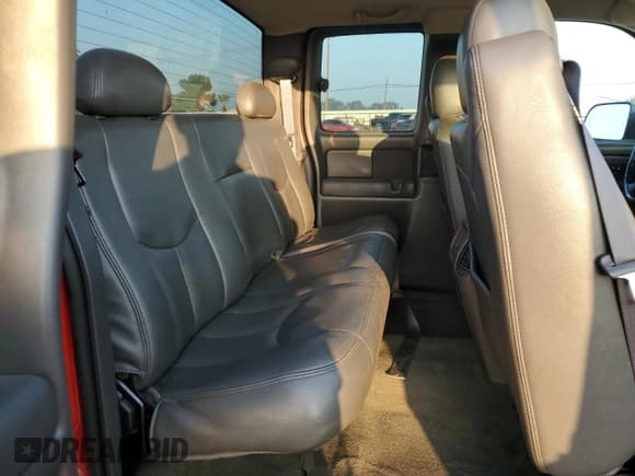 ✅ 2004 GMC Sierra 1500 • VIN: 1GTJC39154E209557 • Lot: 83349954. Wystawiony na Copart z przebiegiem 91 855 mil. Bezpłatny archiwum sprzedaży aukcyjnych z USA i szczegółowy raport historii pojazdu na DreamBid. Zdjęcie 10.