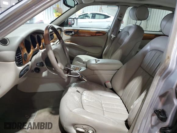 ✅ 2003 Jaguar XJ 8 • VIN: SAJDA14C43LF55632 • Lot: 41879865. Wystawiony na Copart z przebiegiem 71 689 mil. Bezpłatny archiwum sprzedaży aukcyjnych z USA i szczegółowy raport historii pojazdu na DreamBid. Zdjęcie 7.