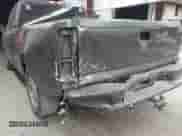 2004 Chevrolet Silverado 1500 Work Truck z VIN 1GCEC14X24Z263232, wystawiony jako IAAI lot #41720611 z przebiegiem 272 921 mil mil oraz . Historia ofert i sprzedaży dostępna na DreamBid. Obrazek 6.