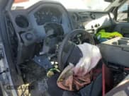 ✅ 2015 Ford F-350 XL • VIN: 1FTRF3B61FEB48498 • Lot: 81174104. Wystawiony na Copart z przebiegiem Nie podano. Bezpłatny archiwum sprzedaży aukcyjnych z USA i szczegółowy raport historii pojazdu na DreamBid. Zdjęcie 8.