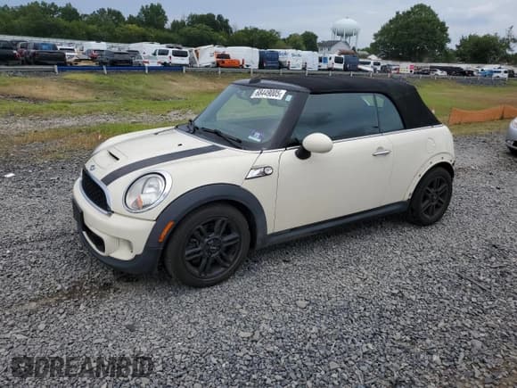 ✅ 2012 MINI Convertible S • VIN: WMWZP3C5XCT250227 • Lot: 68449005. Wystawiony na Copart z przebiegiem 123 475 mil. Bezpłatny archiwum sprzedaży aukcyjnych z USA i szczegółowy raport historii pojazdu na DreamBid. Zdjęcie 1.
