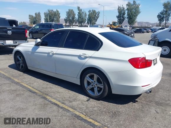 ✅ 2013 BMW 3 Series 328i • VIN: WBA3C1C54DF440644 • Лот: 42692334. Опубликован ранее на IAAI с пробегом 126 408 миль. Бесплатный доступ к архиву аукционных продаж из США и подробный отчёт об истории автомобиля на DreamBid. Изображение 3.