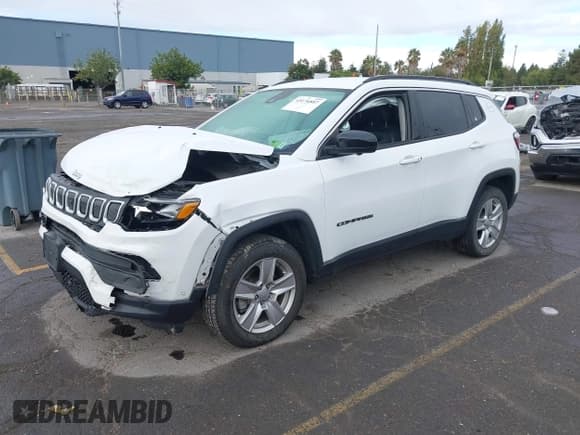 ✅ 2022 Jeep Compass Latitude • VIN: 3C4NJDBB3NT130597 • Lot: 43176887. Listed on IAAI with 32,490 mi. Free auction sales archive from the USA and detailed vehicle history report at DreamBid. Image 2.