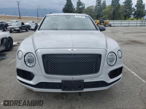✅ 2017 Bentley Bentayga W12 • VIN: SJAAC2ZV0HC015387 • Лот: 53551835. Опубликован ранее на Copart с пробегом 38 573 миль. Бесплатный доступ к архиву аукционных продаж из США и подробный отчёт об истории автомобиля на DreamBid. Изображение 5.