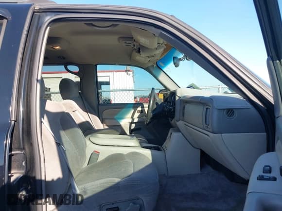 ✅ 2001 Chevrolet Suburban LS • VIN: 3GNEC16T61G284128 • Лот: 41102555. Опубликован ранее на IAAI с пробегом 198 323 миль. Бесплатный доступ к архиву аукционных продаж из США и подробный отчёт об истории автомобиля на DreamBid. Изображение 5.