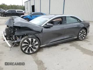 ✅ 2023 Lucid Air Touring • VIN: 50EA1TEA9PA005136 • Lot: 82828153. Wystawiony na Copart z przebiegiem Nie podano. Bezpłatny archiwum sprzedaży aukcyjnych z USA i szczegółowy raport historii pojazdu na DreamBid. Zdjęcie 1.