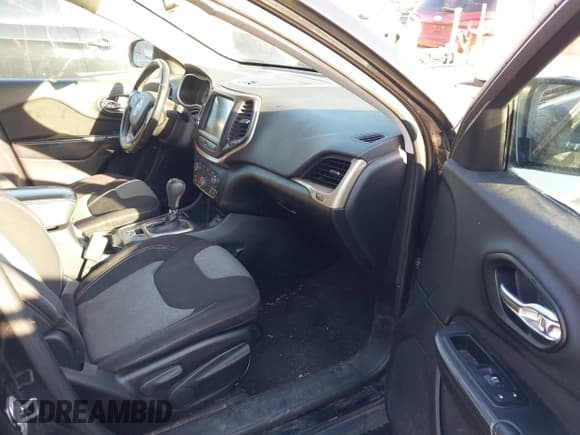 ✅ 2014 Jeep Cherokee Latitude • VIN: 1C4PJLCS8EW106453 • Lot: 43717599. Wystawiony na IAAI z przebiegiem 154 630 mil. Bezpłatny archiwum sprzedaży aukcyjnych z USA i szczegółowy raport historii pojazdu na DreamBid. Zdjęcie 5.