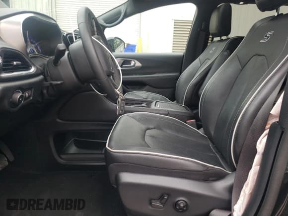 ✅ 2023 Chrysler Pacifica Limited • VIN: 2C4RC1GG2PR603278 • Lot: 66739795. Listed on Copart with 24,394 mi. Free auction sales archive from the USA and detailed vehicle history report at DreamBid. Image 7.