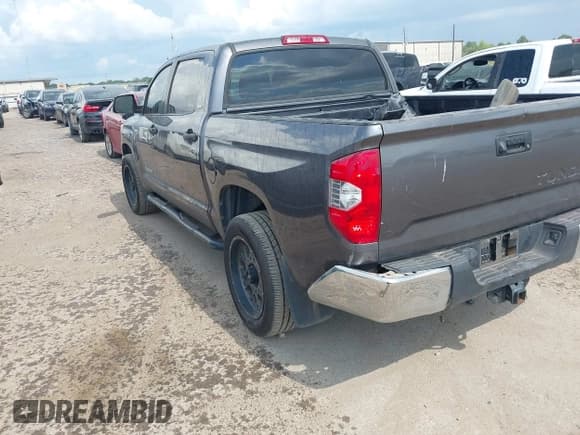 ✅ 2017 Toyota Tundra SR5 • VIN: 5TFEW5F11HX216606 • Lot: 42962329. Wystawiony na IAAI z przebiegiem 100 503 mil. Bezpłatny archiwum sprzedaży aukcyjnych z USA i szczegółowy raport historii pojazdu na DreamBid. Zdjęcie 3.