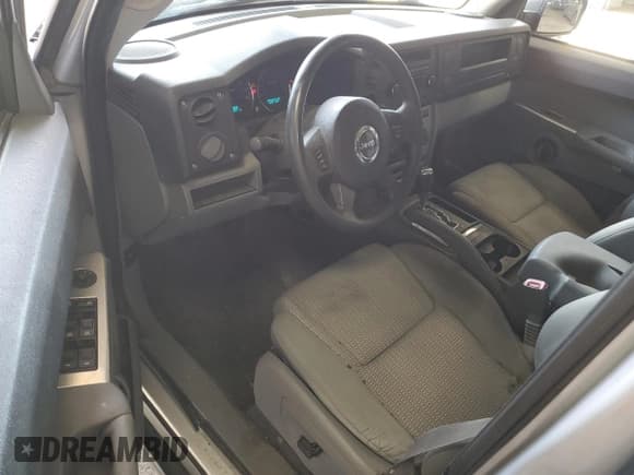 ✅ 2006 Jeep Commander • VIN: 1J8HG48K66C226006 • Lot: 70297795. Wystawiony na Copart z przebiegiem 212 837 mil. Bezpłatny archiwum sprzedaży aukcyjnych z USA i szczegółowy raport historii pojazdu na DreamBid. Zdjęcie 8.