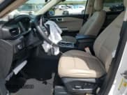 ✅ 2024 Ford Explorer XLT • VIN: 1FMSK8DH9RGA19664 • Lot: 58296695. Wystawiony na Copart z przebiegiem 14 568 mil. Bezpłatny archiwum sprzedaży aukcyjnych z USA i szczegółowy raport historii pojazdu na DreamBid. Zdjęcie 7.