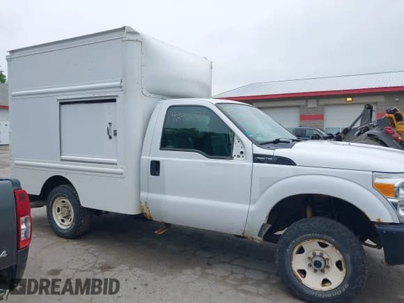 ✅ 2015 Ford F-250 XL • VIN: 1FDBF2B63FEA47602 • Lot: 42412732. Wystawiony na IAAI z przebiegiem 436 482 mil. Bezpłatny archiwum sprzedaży aukcyjnych z USA i szczegółowy raport historii pojazdu na DreamBid. Zdjęcie 13.