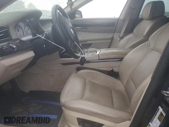 ✅ 2011 BMW 7 Series 750Li • VIN: WBAKB8C51BCY64837 • Лот: 70920115. Опубликован ранее на Copart с пробегом Не указан. Бесплатный доступ к архиву аукционных продаж из США и подробный отчёт об истории автомобиля на DreamBid. Изображение 7.