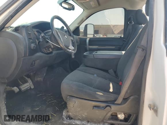 ✅ 2007 Chevrolet Silverado 2500HD 1LT • VIN: 1GCHK24667E575899 • Lot: 65538014. Wystawiony na Copart z przebiegiem 296 144 mil. Bezpłatny archiwum sprzedaży aukcyjnych z USA i szczegółowy raport historii pojazdu na DreamBid. Zdjęcie 7.