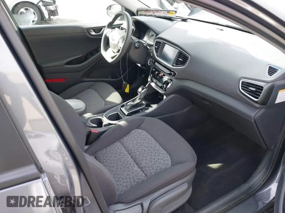 ✅ 2019 Hyundai Ioniq Blue • VIN: KMHC65LC5KU180033 • Lot: 41320893. Wystawiony na IAAI z przebiegiem 71 985 mil. Bezpłatny archiwum sprzedaży aukcyjnych z USA i szczegółowy raport historii pojazdu na DreamBid. Zdjęcie 5.