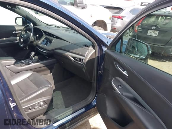 ✅ 2021 Cadillac XT4 FWD Premium Luxury • VIN: 1GYFZCR4XMF042681 • Лот: 42782778. Опубликован ранее на IAAI с пробегом 58 507 миль. Бесплатный доступ к архиву аукционных продаж из США и подробный отчёт об истории автомобиля на DreamBid. Изображение 5.