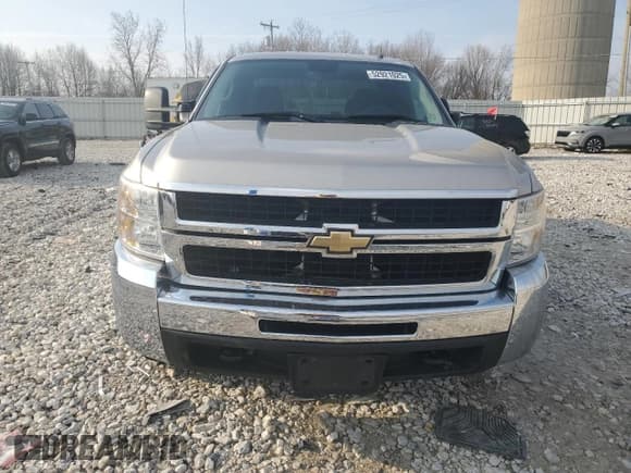 ✅ 2008 Chevrolet Silverado 2500HD 1LT • VIN: 1GCHK29K68E197574 • Lot: 52921025. Wystawiony na Copart z przebiegiem 105 066 mil. Bezpłatny archiwum sprzedaży aukcyjnych z USA i szczegółowy raport historii pojazdu na DreamBid. Zdjęcie 5.