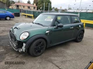 2013 MINI Hardtop S с VIN WMWSV3C56DT391076, выставлен на аукционе Copart как лот 83834255 с пробегом 104 119 миль миль и Списание • Salvage title. История ставок и продаж доступна на DreamBid. Изображение 1.
