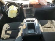 ✅ 2007 GMC Yukon XL SLT • VIN: 1GKFC16017J288652 • Lot: 85152585. Wystawiony na Copart z przebiegiem 157 347 mil. Bezpłatny archiwum sprzedaży aukcyjnych z USA i szczegółowy raport historii pojazdu na DreamBid. Zdjęcie 8.