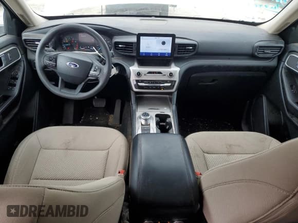 ✅ 2021 Ford Explorer • VIN: 1FMSK7BH5MGC45559 • Lot: 45323835. Wystawiony na Copart z przebiegiem 105 652 mil. Bezpłatny archiwum sprzedaży aukcyjnych z USA i szczegółowy raport historii pojazdu na DreamBid. Zdjęcie 8.