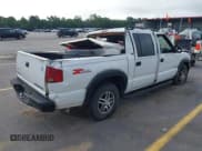 ✅ 2004 Chevrolet S-10 LS • VIN: 1GCDT13X74K143092 • Lot: 42648724. Wystawiony na IAAI z przebiegiem 226 729 mil. Bezpłatny archiwum sprzedaży aukcyjnych z USA i szczegółowy raport historii pojazdu na DreamBid. Zdjęcie 4.