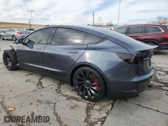 ✅ 2023 Tesla Model 3 Performance • VIN: 5YJ3E1EC2PF711640 • Lot: 90611405. Wystawiony na Copart z przebiegiem 17 038 mil. Bezpłatny archiwum sprzedaży aukcyjnych z USA i szczegółowy raport historii pojazdu na DreamBid. Zdjęcie 2.