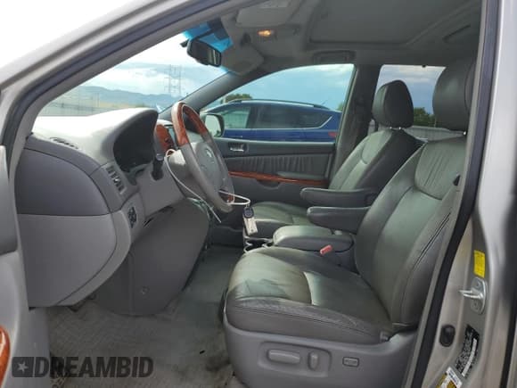 ✅ 2010 Toyota Sienna XLE • VIN: 5TDDK4CC1AS031488 • Лот: 64288315. Опубликован ранее на Copart с пробегом 202 561 миль. Бесплатный доступ к архиву аукционных продаж из США и подробный отчёт об истории автомобиля на DreamBid. Изображение 7.