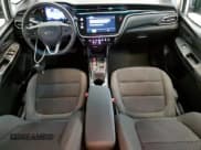 ✅ 2023 Chevrolet Bolt EV 1LT • VIN: 1G1FW6S00P4171089 • Lot: 54933344. Wystawiony na Copart z przebiegiem 16 295 mil. Bezpłatny archiwum sprzedaży aukcyjnych z USA i szczegółowy raport historii pojazdu na DreamBid. Zdjęcie 8.