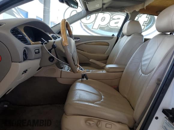 ✅ 2000 Jaguar S-Type V8 • VIN: SAJDA01D7YGL39410 • Lot: 56814185. Wystawiony na Copart z przebiegiem 47 861 mil. Bezpłatny archiwum sprzedaży aukcyjnych z USA i szczegółowy raport historii pojazdu na DreamBid. Zdjęcie 7.