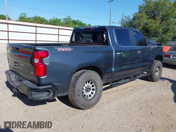 ✅ 2019 Chevrolet Silverado 1500 LT Trail Boss • VIN: 1GCPYFED2KZ152401 • Lot: 42211371. Wystawiony na IAAI z przebiegiem 106 796 mil. Bezpłatny archiwum sprzedaży aukcyjnych z USA i szczegółowy raport historii pojazdu na DreamBid. Zdjęcie 4.