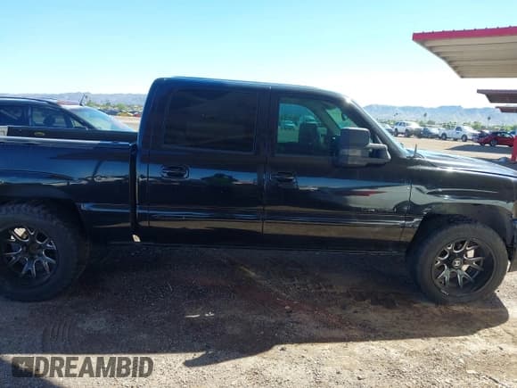 ✅ 2006 GMC Sierra Denali • VIN: 2GTEK63N461166948 • Lot: 43296309. Listed on IAAI with 297,371 mi. Free auction sales archive from the USA and detailed vehicle history report at DreamBid. Image 11.