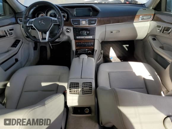 ✅ 2014 Mercedes-Benz E 350 Sport • VIN: WDDHF5KB0EA824424 • Лот: 92900635. Опубликован ранее на Copart с пробегом 136 746 миль. Бесплатный доступ к архиву аукционных продаж из США и подробный отчёт об истории автомобиля на DreamBid. Изображение 8.