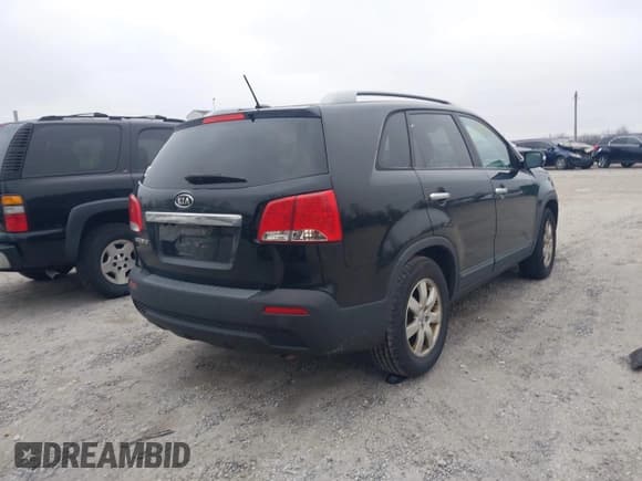 ✅ 2013 Kia Sorento LX • VIN: 5XYKT3A65DG418669 • Lot: 43803444. Listed on IAAI with 282,001 mi. Free auction sales archive from the USA and detailed vehicle history report at DreamBid. Image 4.