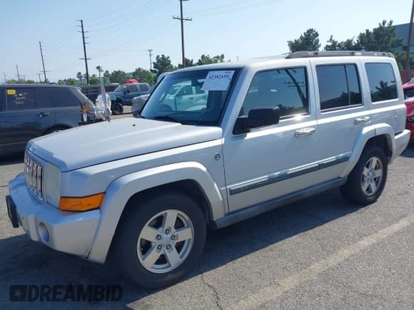 ✅ 2006 Jeep Commander • VIN: 1J8HG48N06C210930 • Lot: 42382695. Wystawiony na IAAI z przebiegiem 166 928 mil. Bezpłatny archiwum sprzedaży aukcyjnych z USA i szczegółowy raport historii pojazdu na DreamBid. Zdjęcie 2.