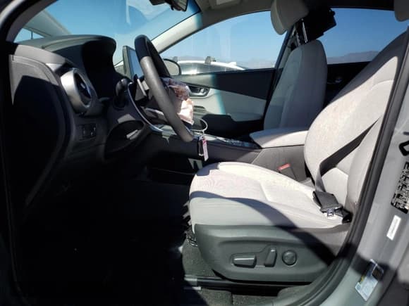 ✅ 2023 Hyundai Kona SE • VIN: KM8K23AG9PU183669 • Лот: 68343464. Опубликован ранее на Copart с пробегом 27 539 миль. Бесплатный доступ к архиву аукционных продаж из США и подробный отчёт об истории автомобиля на DreamBid. Изображение 7.