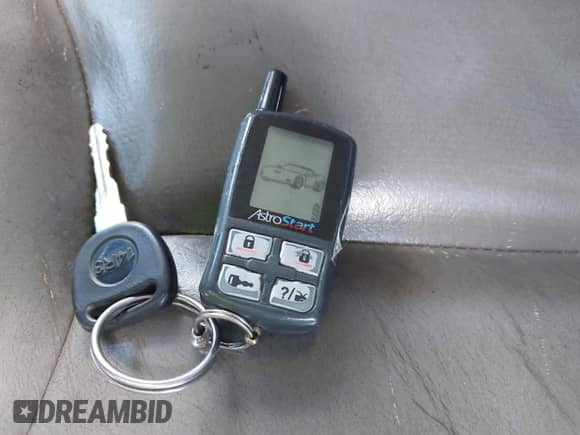 2005 Chevrolet Suburban LS z VIN 1GNFK16ZX5J202174, wystawiony jako IAAI lot #42670445 z przebiegiem 228 129 mil mil oraz . Historia ofert i sprzedaży dostępna na DreamBid. Obrazek 11.