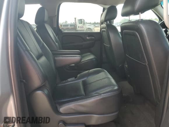✅ 2013 Chevrolet Suburban LT • VIN: 1GNSKJE75DR156736 • Lot: 79581474. Wystawiony na Copart z przebiegiem 77 578 mil. Bezpłatny archiwum sprzedaży aukcyjnych z USA i szczegółowy raport historii pojazdu na DreamBid. Zdjęcie 11.