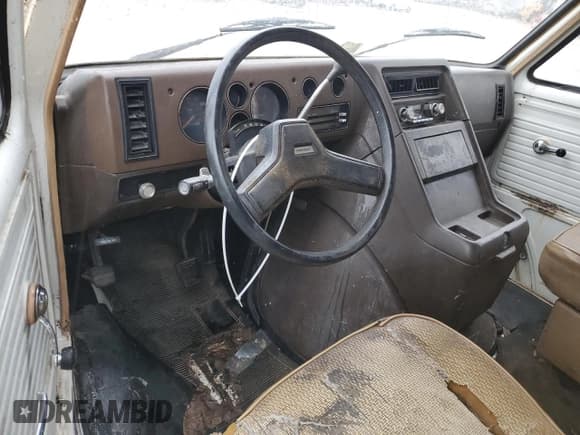 ✅ 1986 Chevrolet Chevy Van • VIN: 1GCEG25N0G7172290 • Лот: 84010474. Опубликован ранее на Copart с пробегом 90 574 миль. Бесплатный доступ к архиву аукционных продаж из США и подробный отчёт об истории автомобиля на DreamBid. Изображение 8.