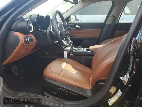 ✅ 2021 Alfa Romeo Giulia • VIN: ZARFAMAN3M7641901 • Лот: 84631725. Опубликован ранее на Copart с пробегом 21 332 миль. Бесплатный доступ к архиву аукционных продаж из США и подробный отчёт об истории автомобиля на DreamBid. Изображение 7.