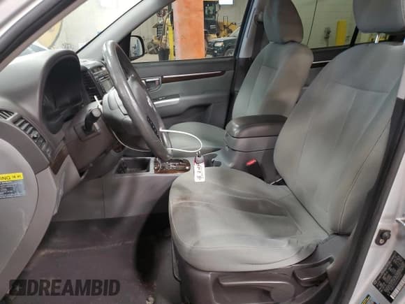 ✅ 2010 Hyundai Santa Fe GL • VIN: 5NMSG3AB3AH411920 • Lot: 51148425. Listed on Copart with 230,144 mi. Free auction sales archive from the USA and detailed vehicle history report at DreamBid. Image 7.