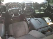 ✅ 2020 Chevrolet Silverado 1500 RST • VIN: 3GCUYEED3LG418779 • Lot: 73691614. Wystawiony na Copart z przebiegiem 86 913 mil. Bezpłatny archiwum sprzedaży aukcyjnych z USA i szczegółowy raport historii pojazdu na DreamBid. Zdjęcie 8.