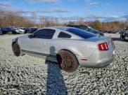 ✅ 2010 Ford Mustang V6 • VIN: 1ZVBP8AN5A5107124 • Лот: 96727745. Опубликован ранее на Copart с пробегом 208 346 миль. Бесплатный доступ к архиву аукционных продаж из США и подробный отчёт об истории автомобиля на DreamBid. Изображение 2.