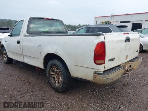 ✅ 2000 Ford F-150 XL • VIN: 1FTZF1720YNA88971 • Lot: 43840288. Wystawiony na IAAI z przebiegiem 249 903 mil. Bezpłatny archiwum sprzedaży aukcyjnych z USA i szczegółowy raport historii pojazdu na DreamBid. Zdjęcie 3.